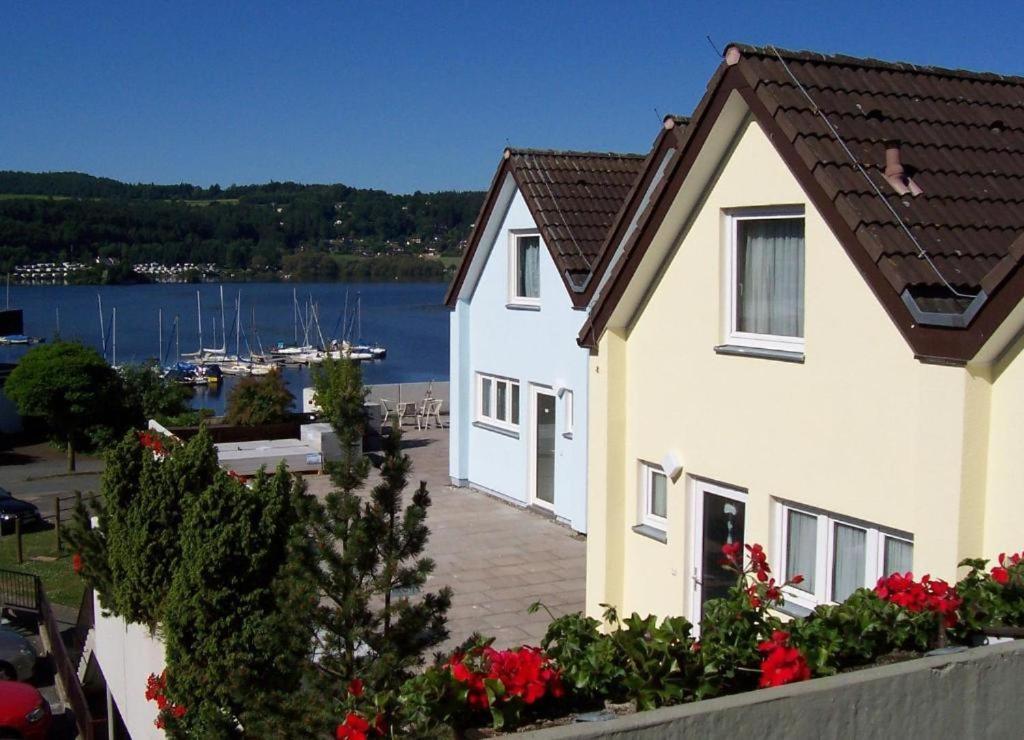Gemutliche 93M2Fewo Mit 2 Schlafzimmern Und Seitlichem Seeblick Vom Balkon Scheid  Kültér fotó