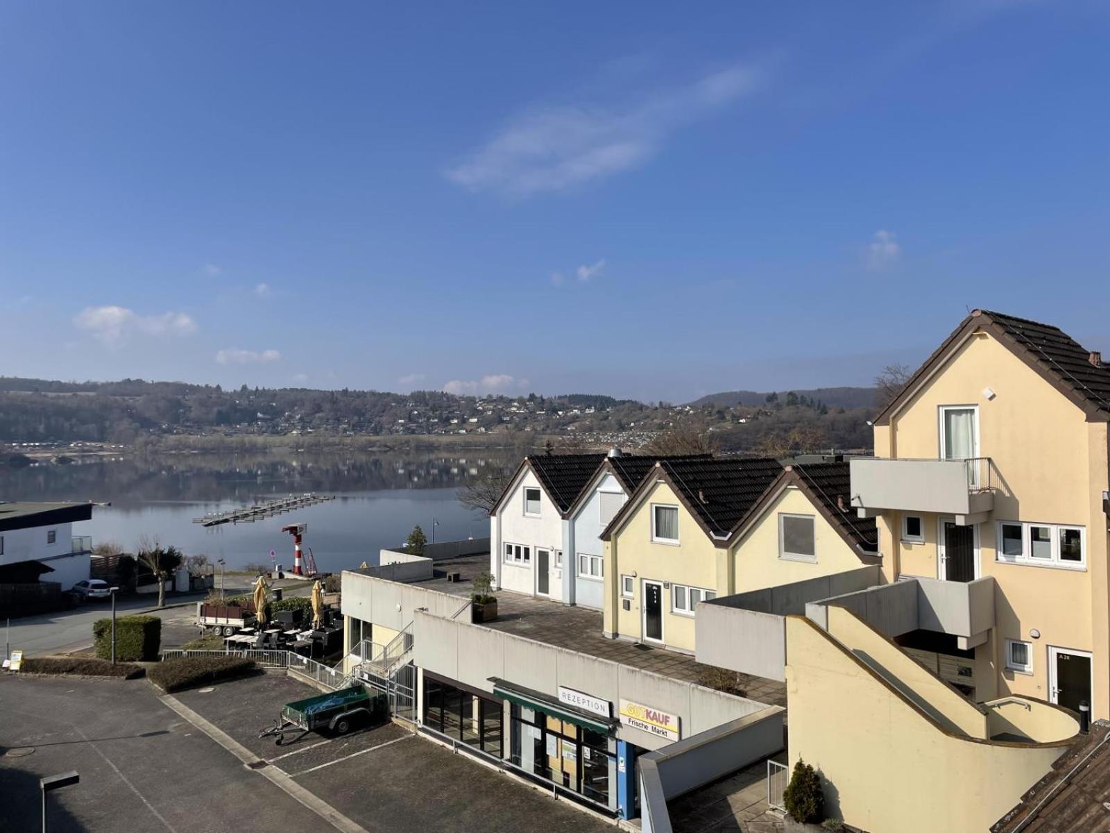 Gemutliche 93M2Fewo Mit 2 Schlafzimmern Und Seitlichem Seeblick Vom Balkon Scheid  Kültér fotó