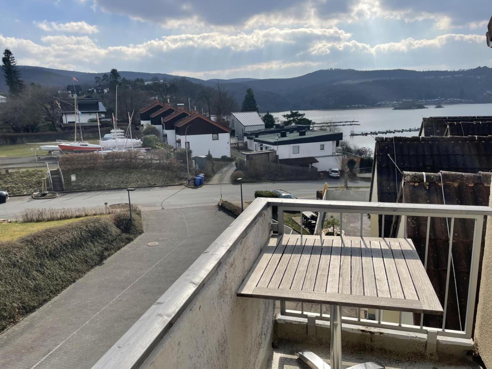 Gemutliche 93M2Fewo Mit 2 Schlafzimmern Und Seitlichem Seeblick Vom Balkon Scheid  Kültér fotó